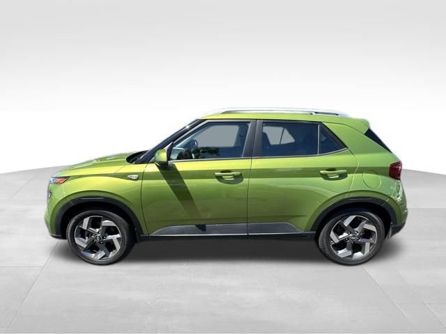 Used 2024 Hyundai Venue SEL FWD image 3