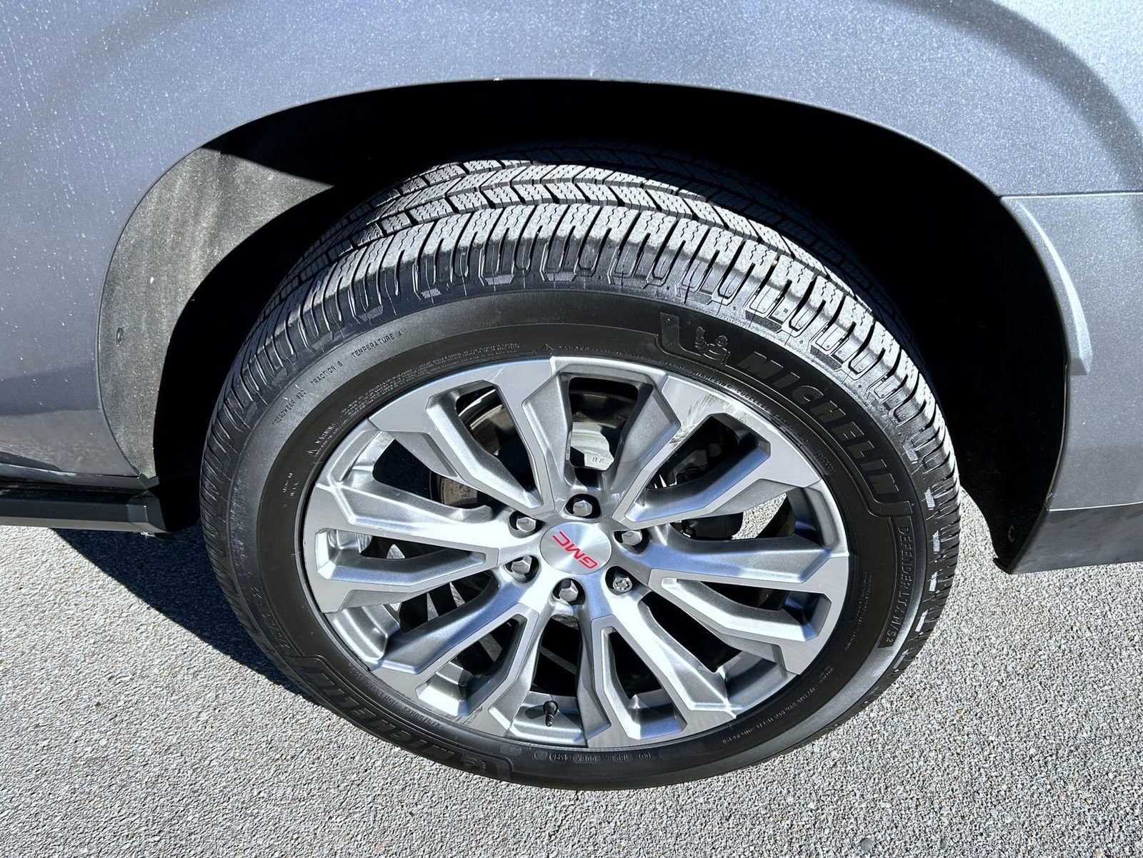 Used 2022 GMC Yukon XL Denali w/ Denali Premium Package image 24