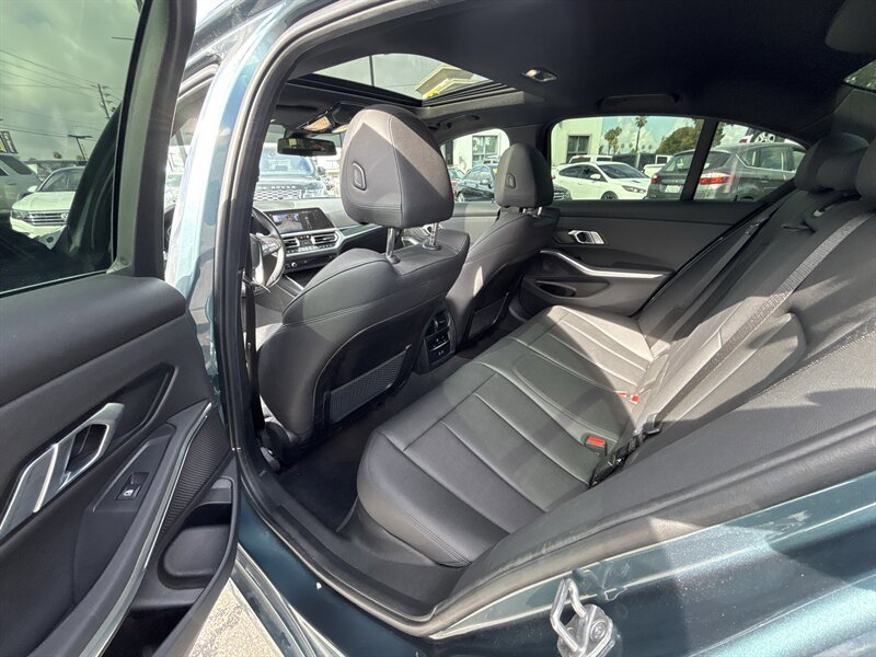 Used 2021 BMW 330i xDrive Sedan w/ Premium Package AWD/4WD image 22