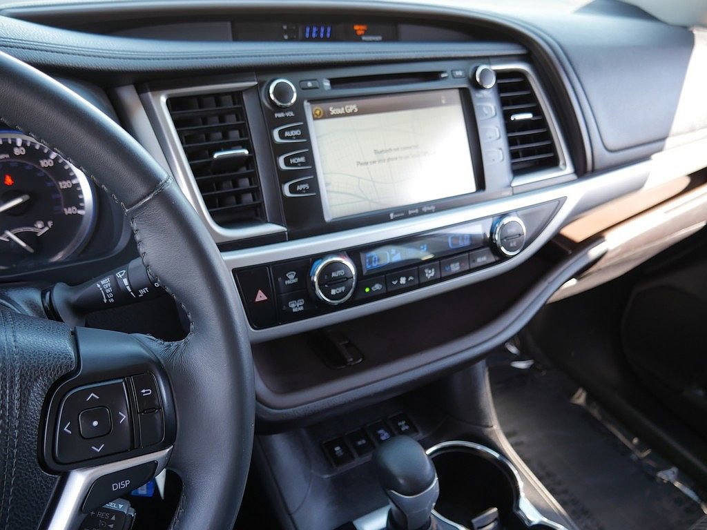 Used 2016 Toyota Highlander Plus AWD/4WD image 34