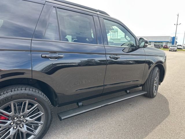 New 2025 Ford Expedition Platinum w/ Stealth Performance Package image 18
