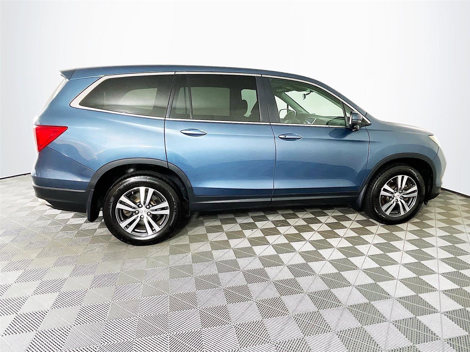 Used 2017 Honda Pilot EX image 12