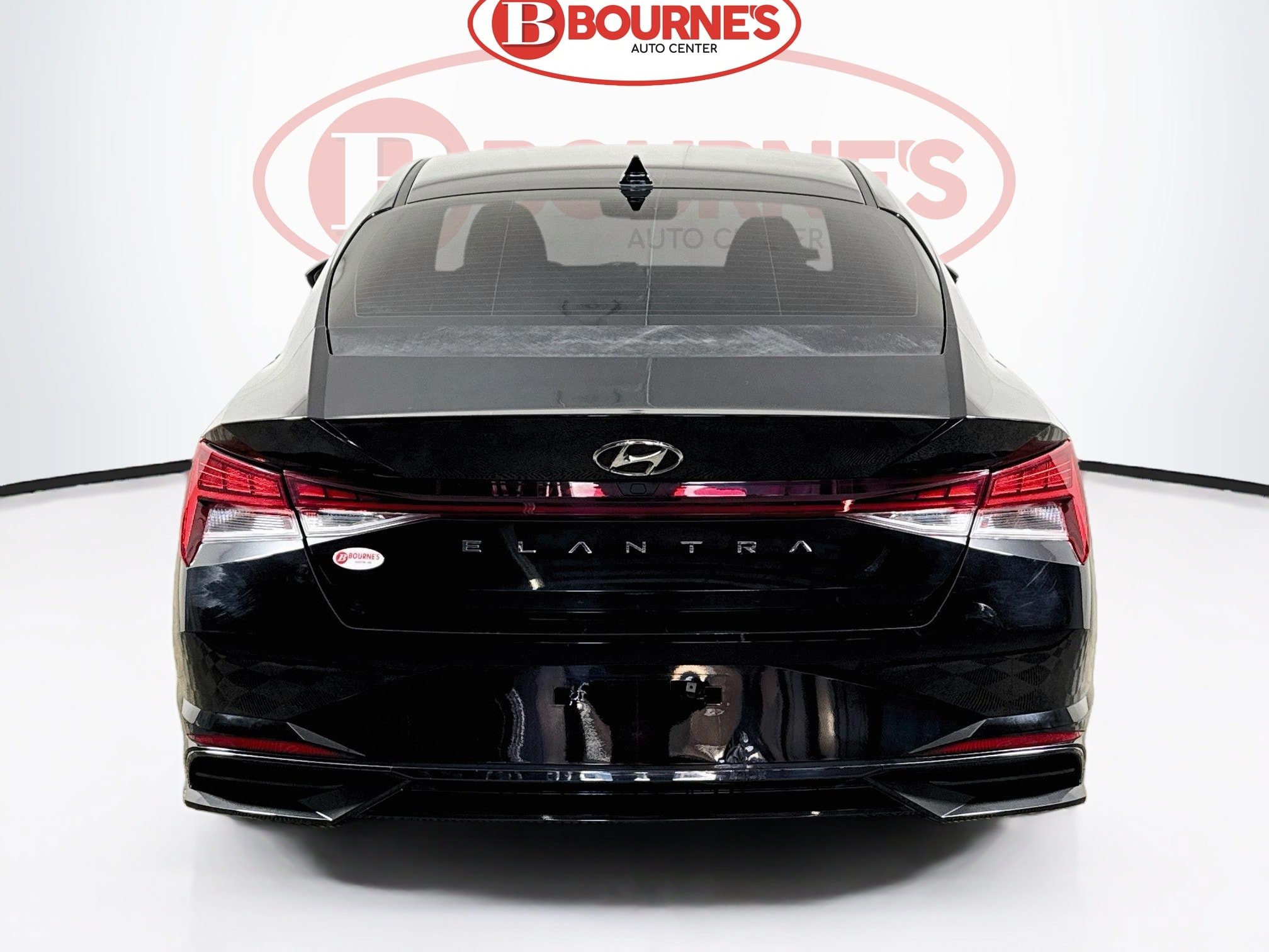 Used 2021 Hyundai Elantra SEL w/ Convenience + Premium Package FWD image 11
