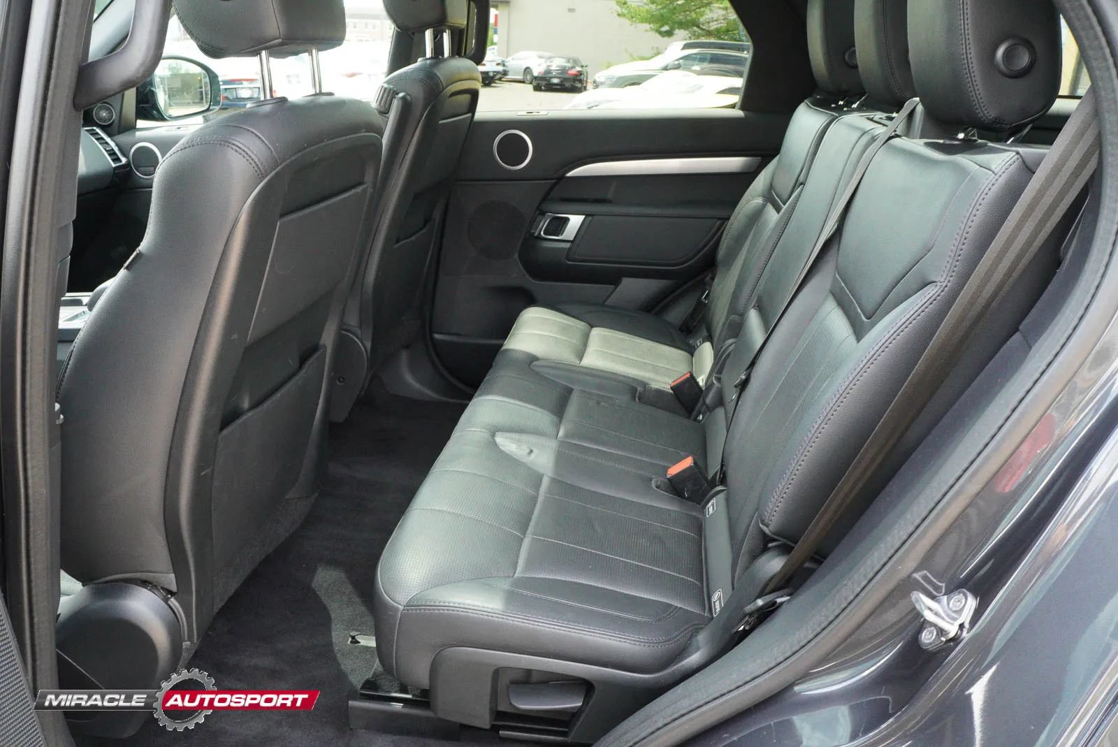 Used 2020 Land Rover Discovery Landmark AWD/4WD image 23