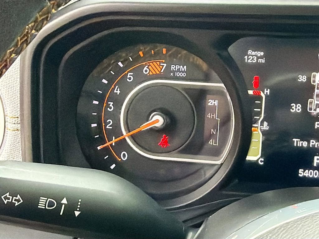 Used 2024 Jeep Wrangler Sahara image 36