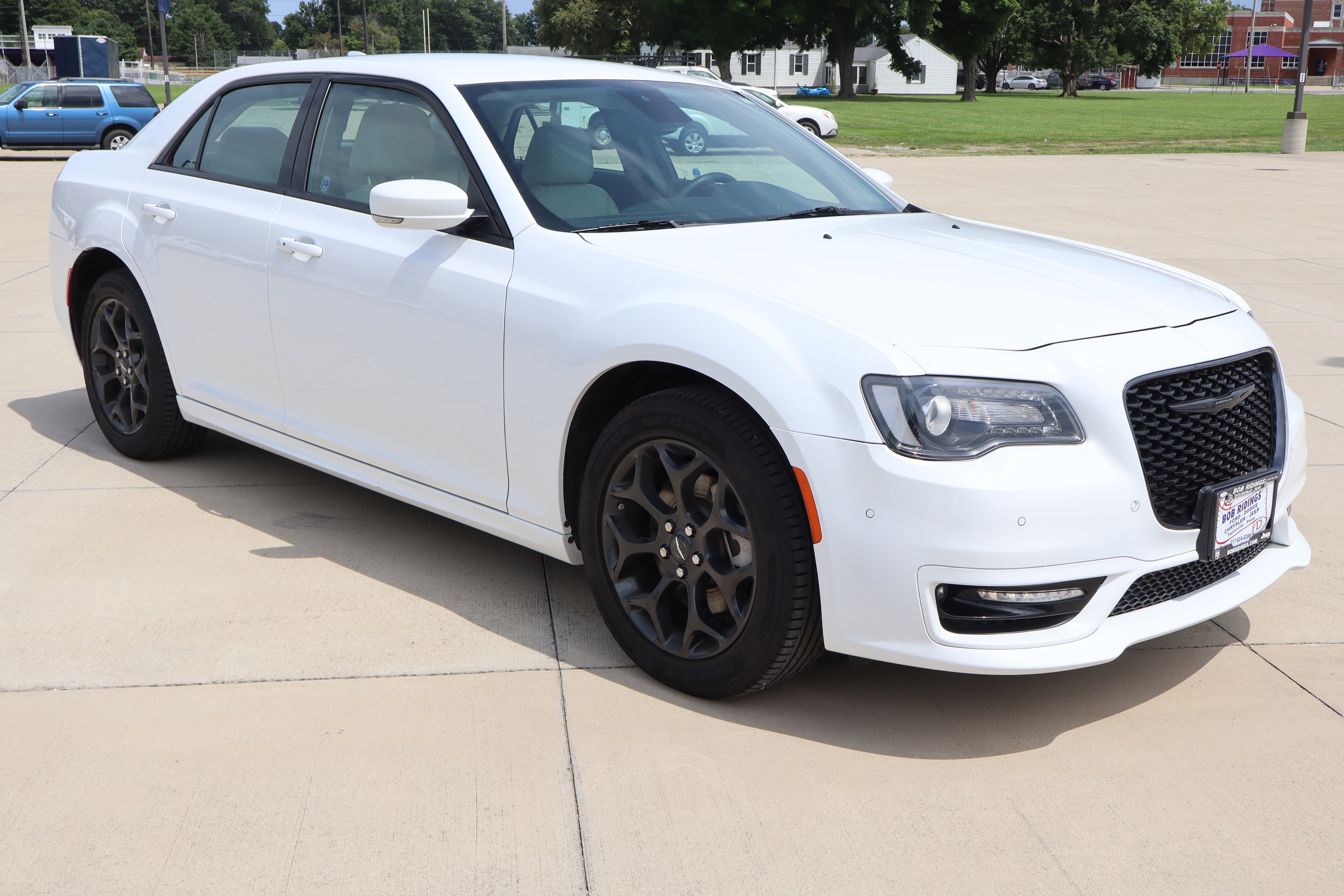 Used 2023 Chrysler 300 Touring L image 4