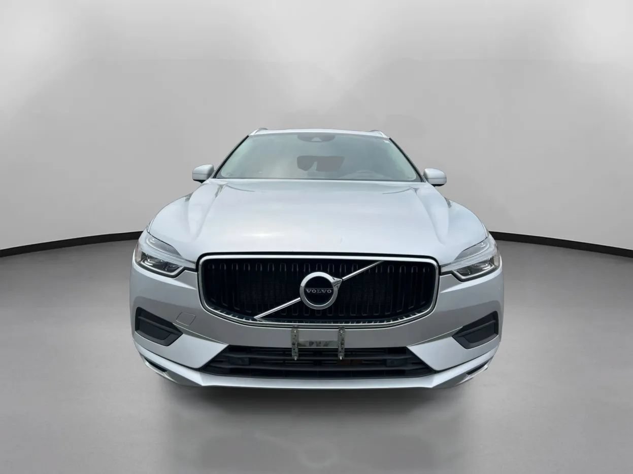 Used 2019 Volvo XC60 T5 Momentum w/ Multimedia Package AWD/4WD image 3