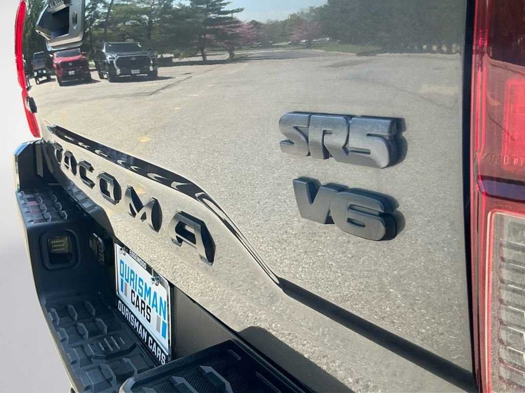 Used 2020 Toyota Tacoma SR5 AWD/4WD image 23