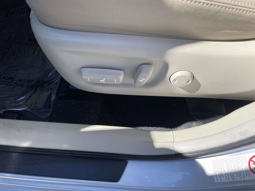 Used 2016 Toyota Prius V Four image 28