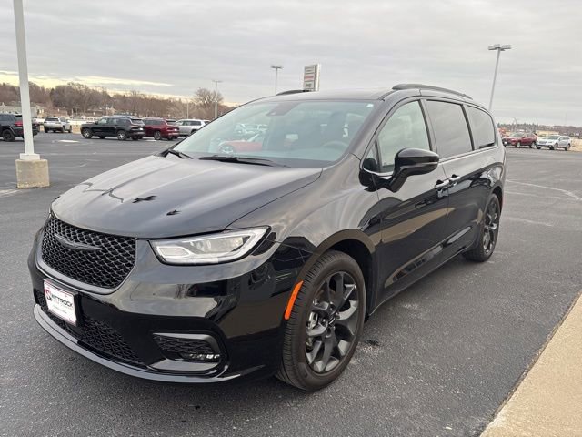 Used 2024 Chrysler Pacifica Touring-L w/ S Appearance Package image 10