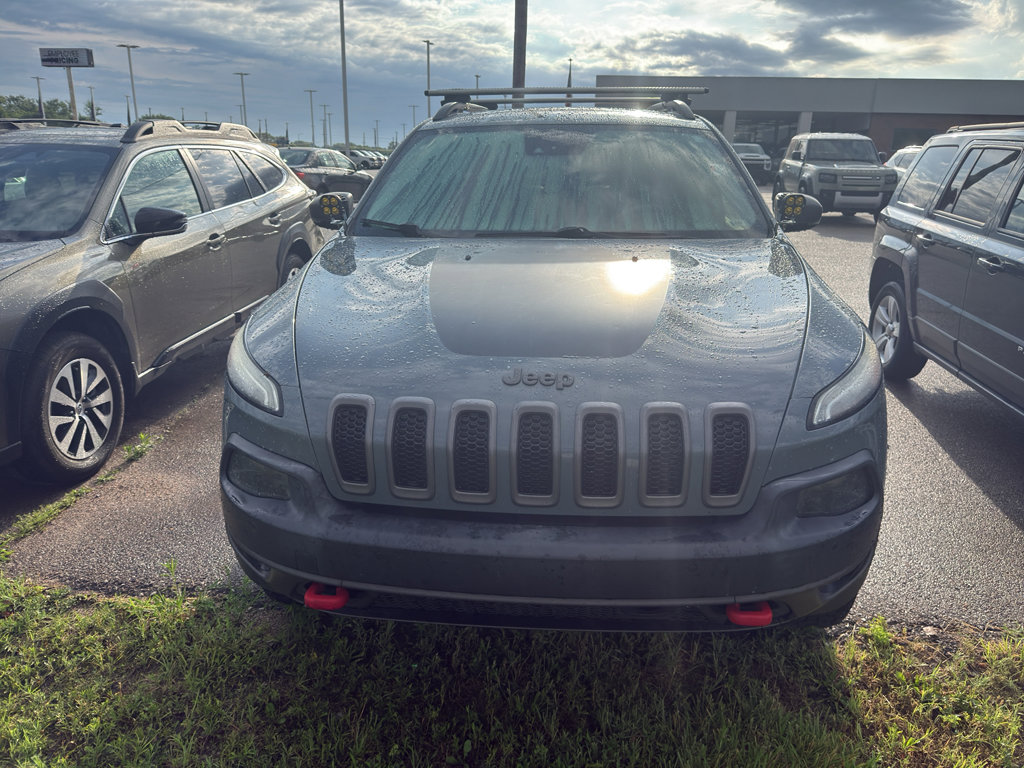 Used 2014 Jeep Cherokee Trailhawk w/ Technology Group AWD/4WD image 2