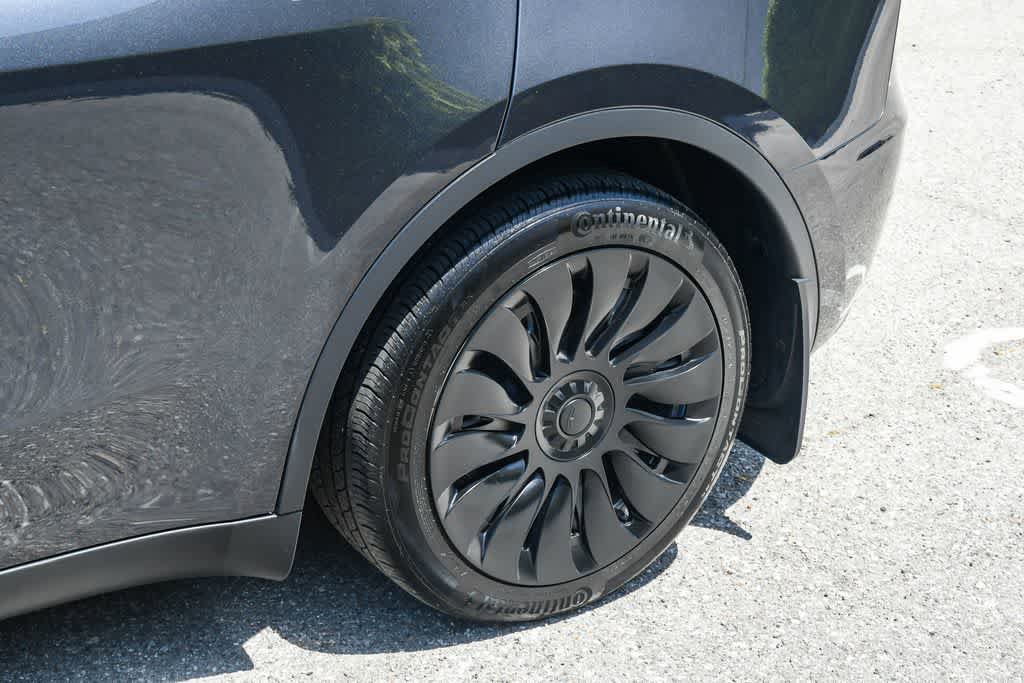 Used 2024 Tesla Model Y 2WD image 11