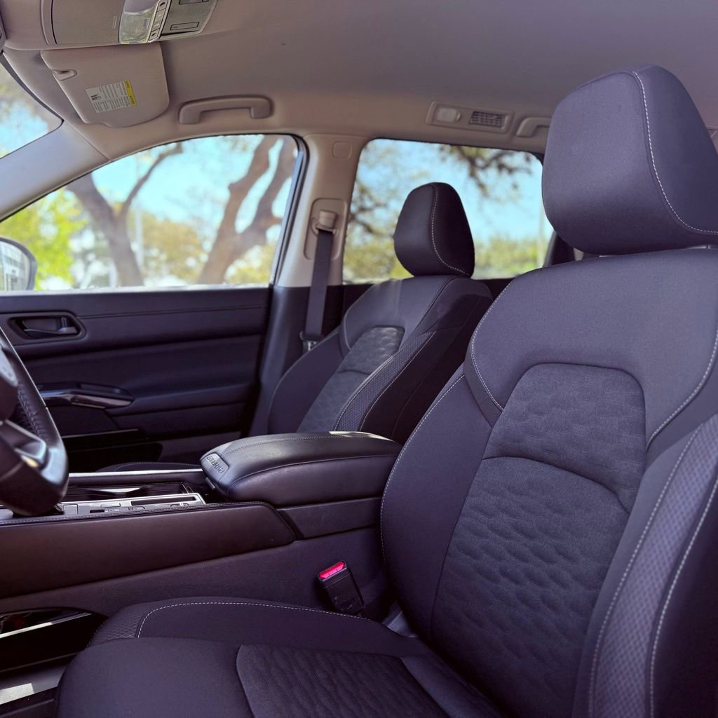 Used 2025 Nissan Pathfinder SV image 24