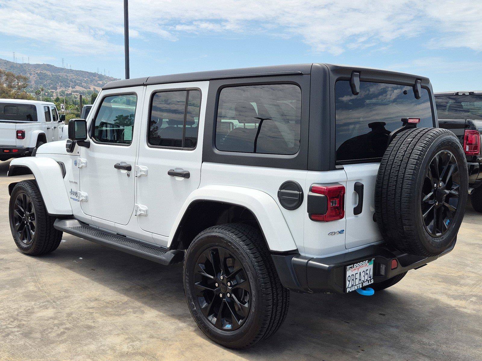 Used 2022 Jeep Wrangler Unlimited Sahara AWD/4WD image 4