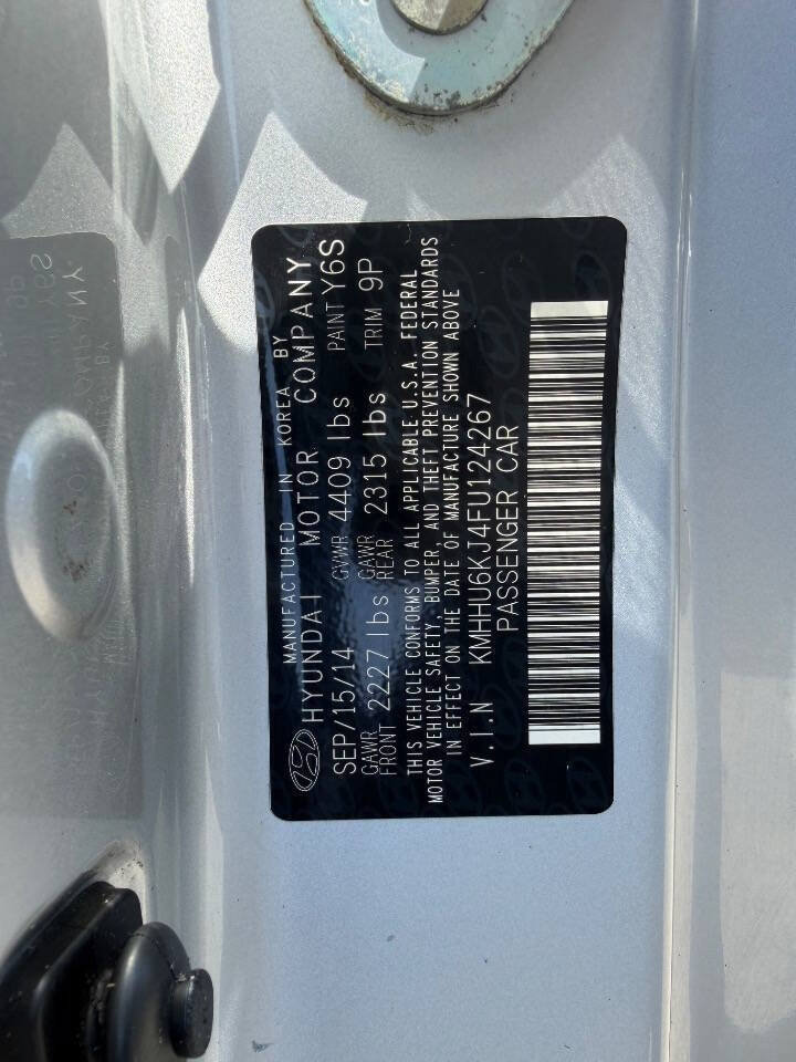 Used 2015 Hyundai Genesis 3.8 RWD image 11