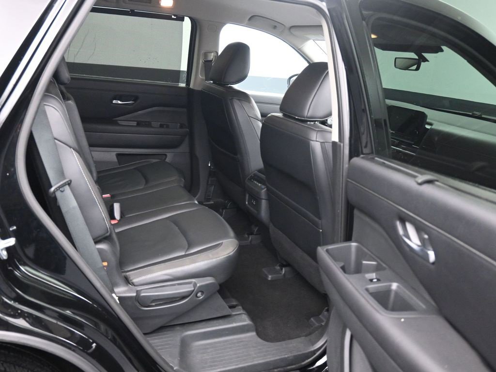 Used 2023 Nissan Pathfinder SL image 15
