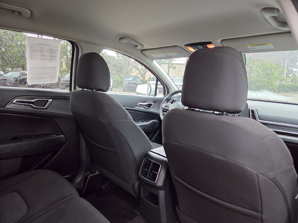 Used 2024 Kia Sportage LX FWD image 17