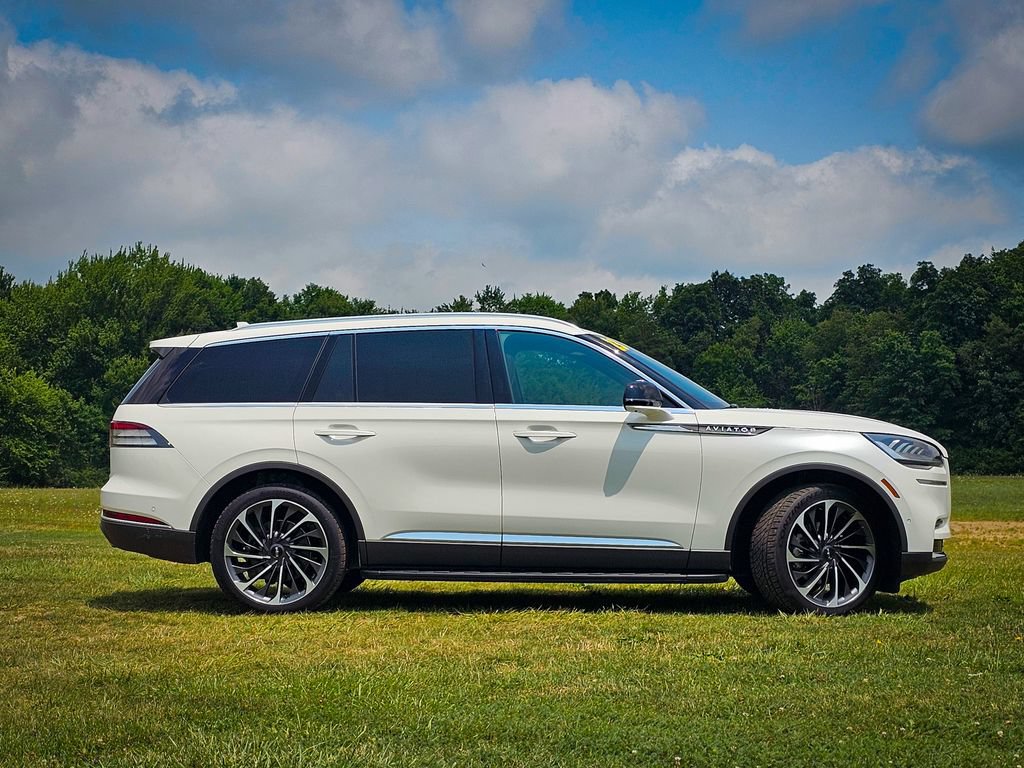 Used 2023 Lincoln Aviator Reserve w/ Equipment Group 201A AWD/4WD image 2