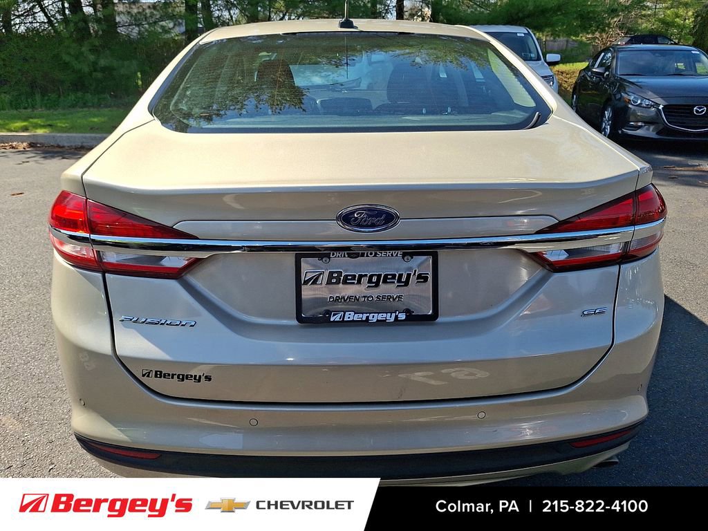 Used 2017 Ford Fusion SE w/ Fusion SE Technology Package FWD image 6