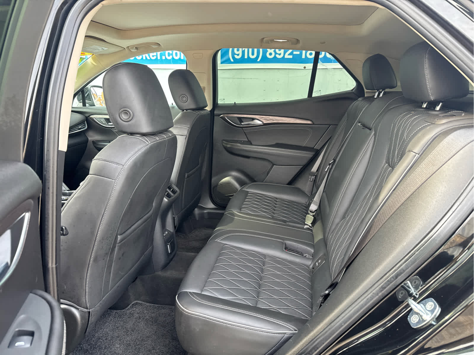 Used 2023 Buick Envision Avenir image 32