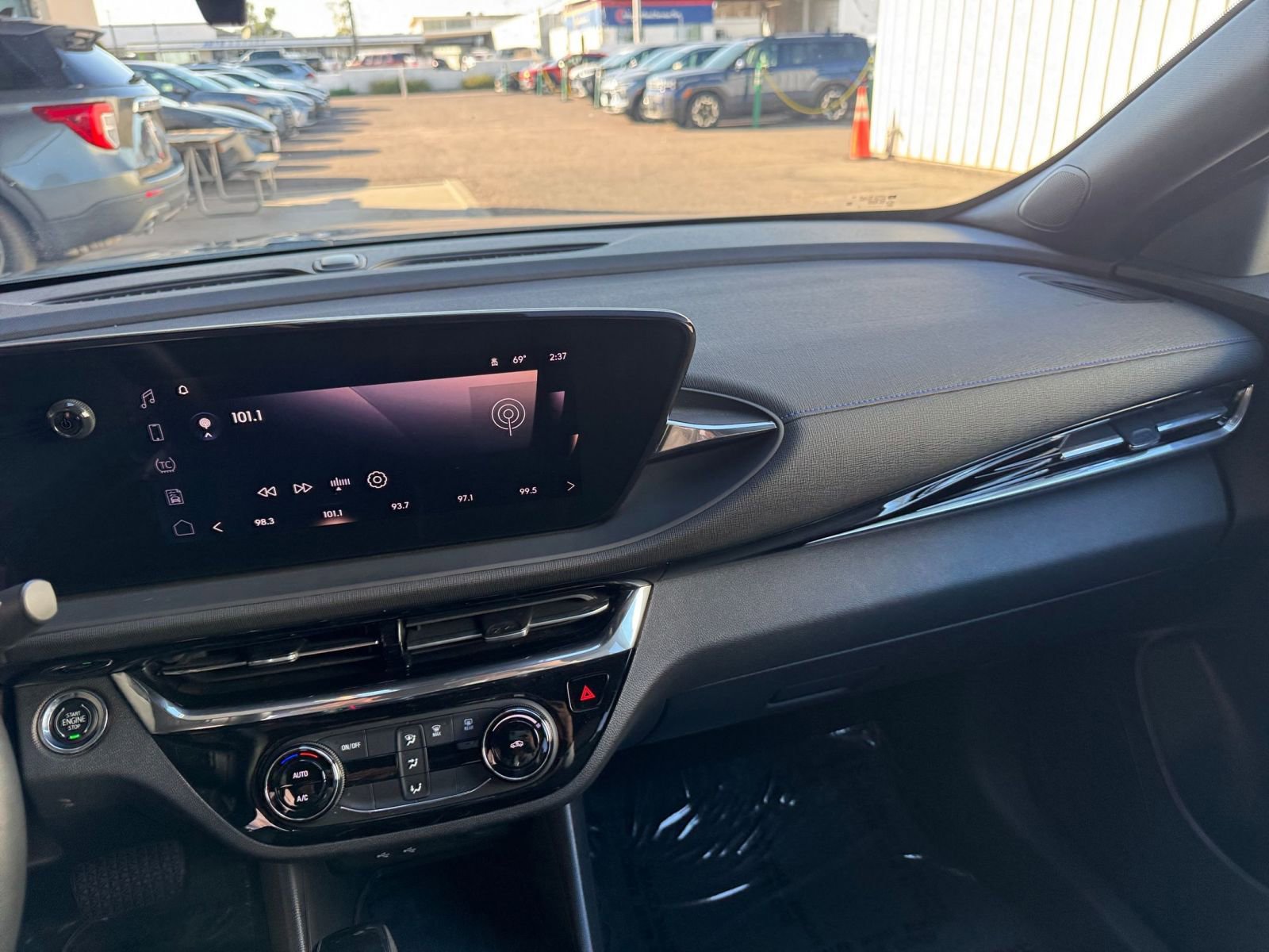 Used 2025 Buick Envista Sport Touring image 33