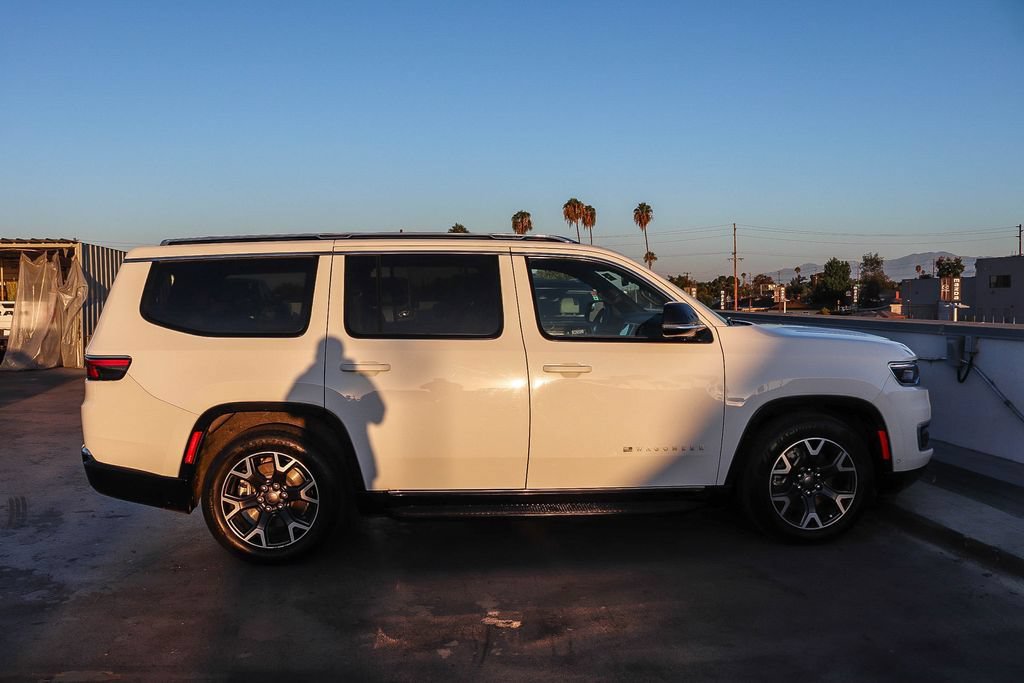Used 2024 Jeep Wagoneer Series III AWD/4WD image 13