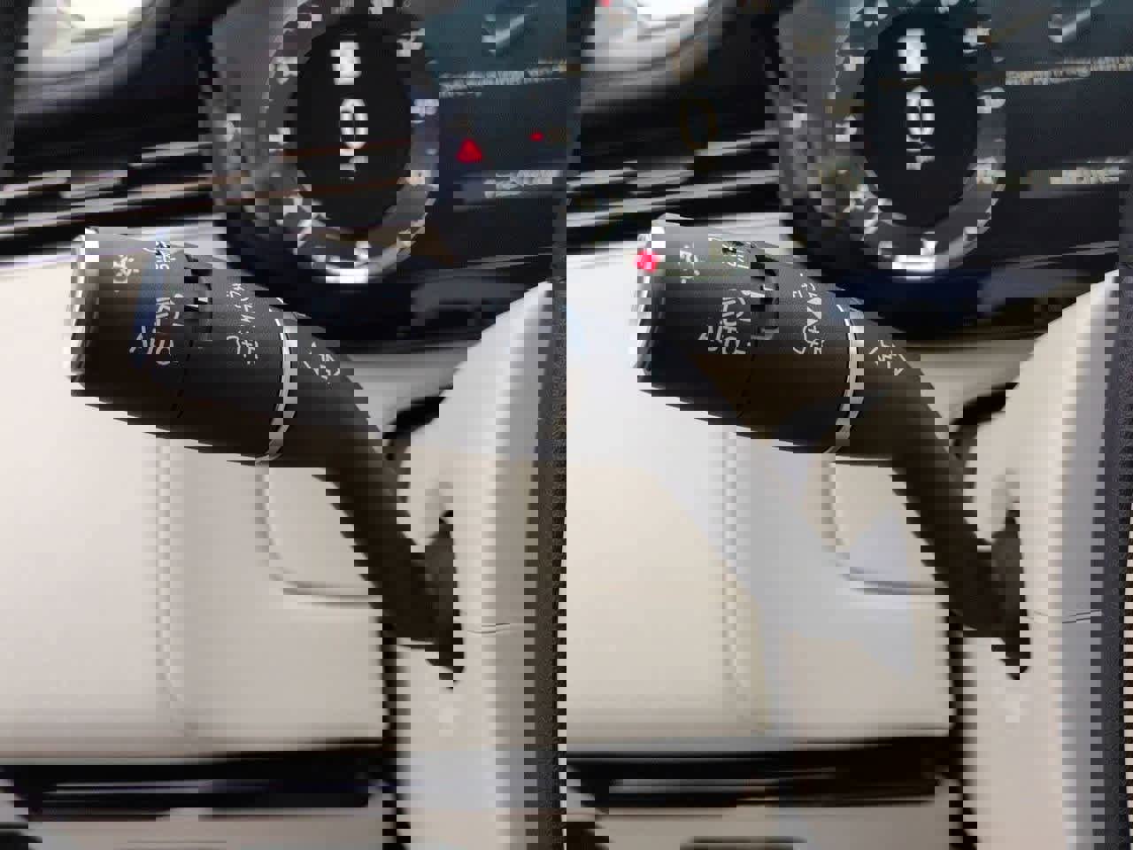 Certified 2023 Land Rover Range Rover SE image 28