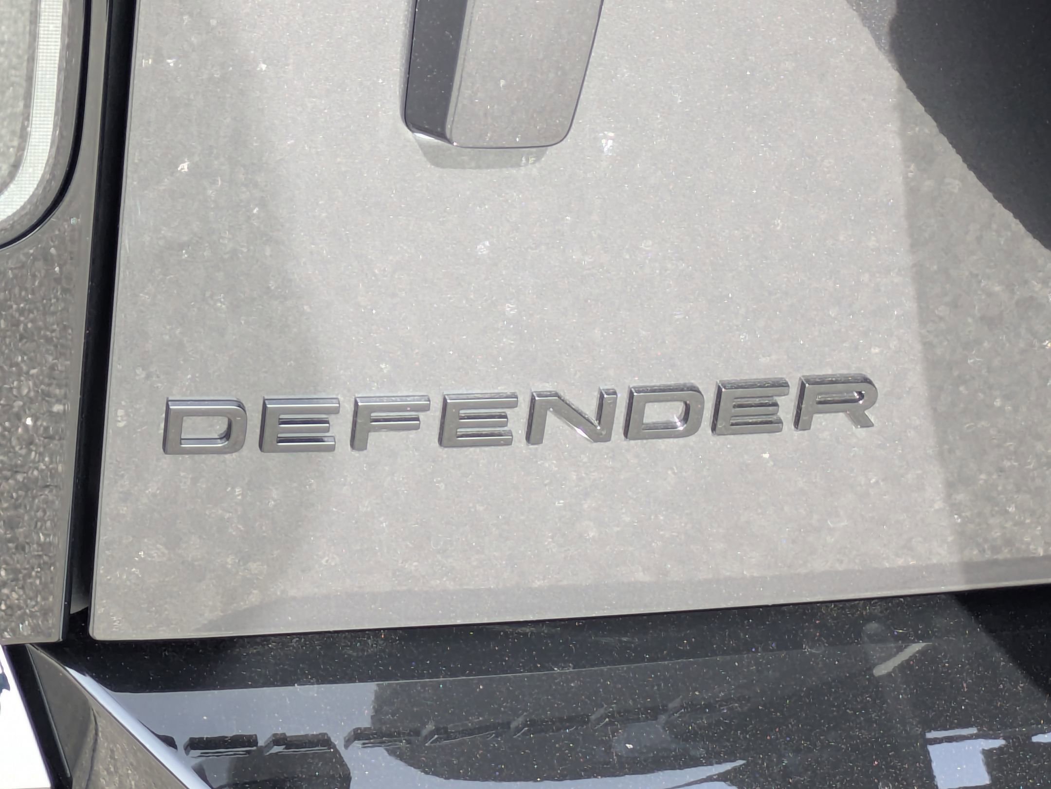 New 2026 Land Rover Defender 110 X-Dynamic SE image 32