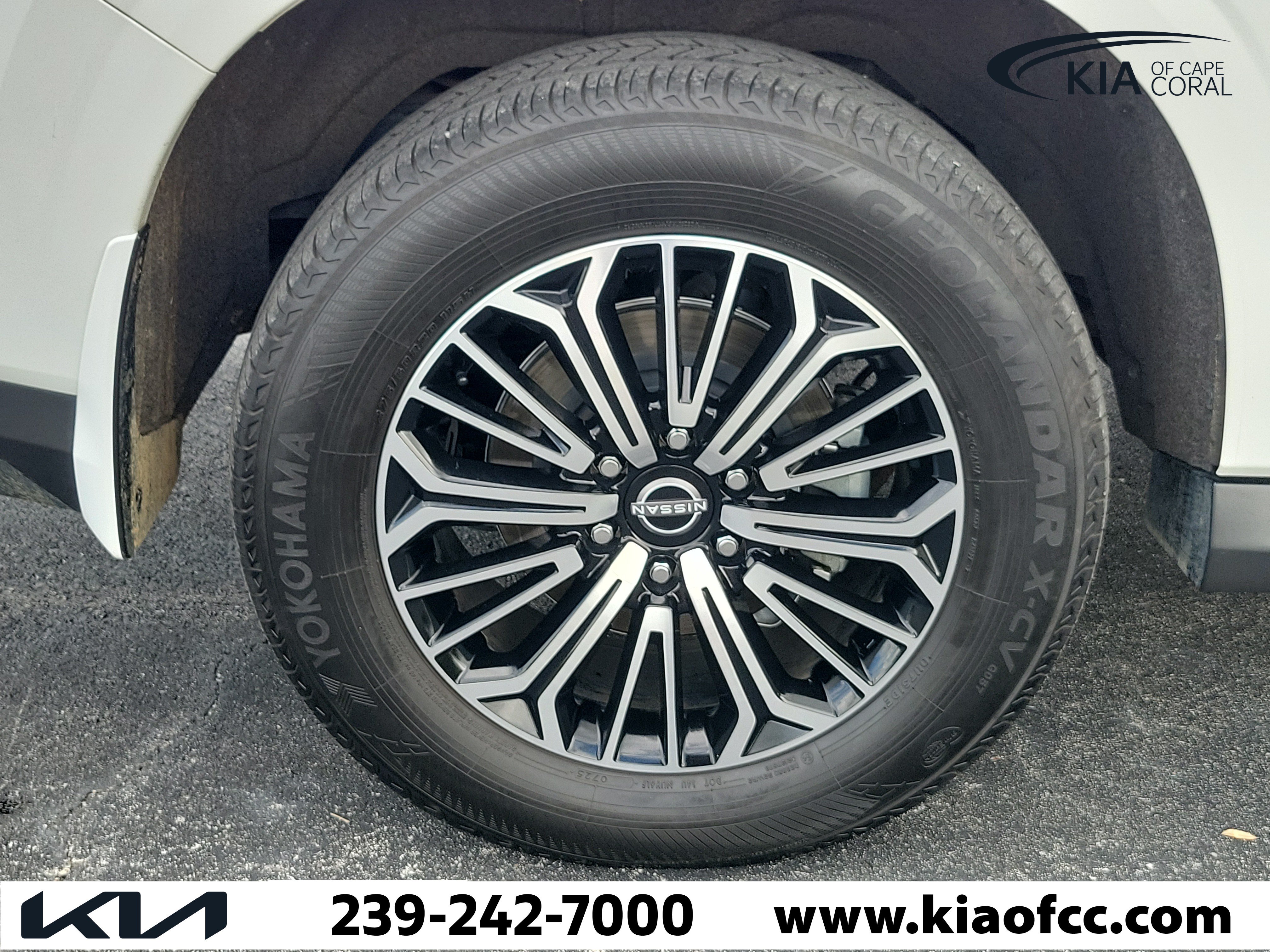 Used 2025 Nissan Armada SL AWD/4WD image 9