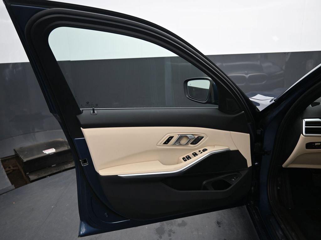 Certified 2025 BMW 330i Sedan w/ Premium Package image 5