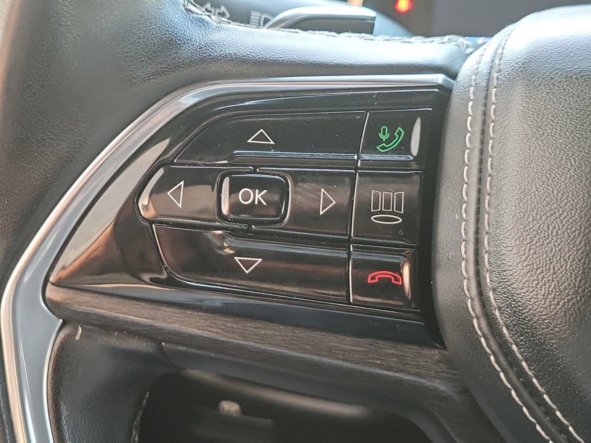 Used 2022 Jeep Grand Cherokee L Overland w/ Luxury Tech Group IV image 29