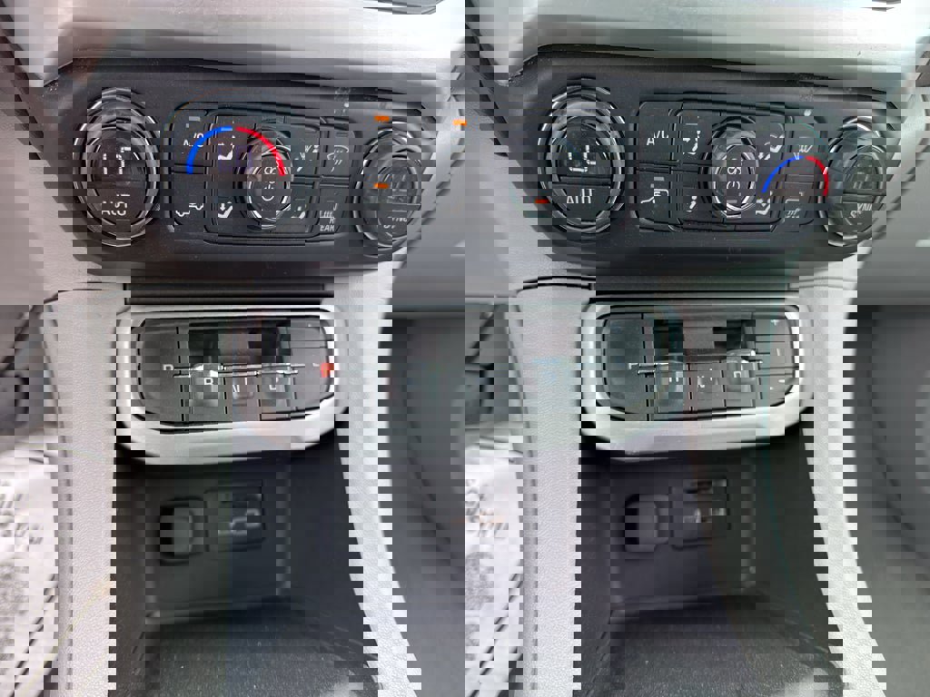 Used 2023 GMC Acadia SLT image 16