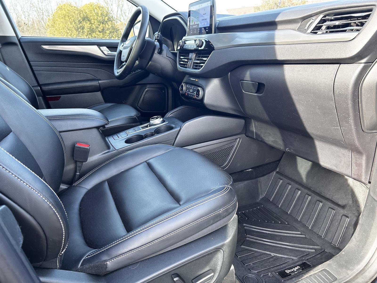 Used 2022 Ford Escape Titanium image 19