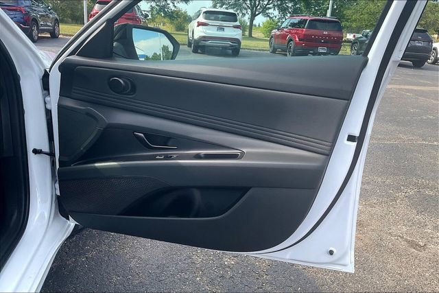 New 2025 Hyundai Elantra SEL image 31