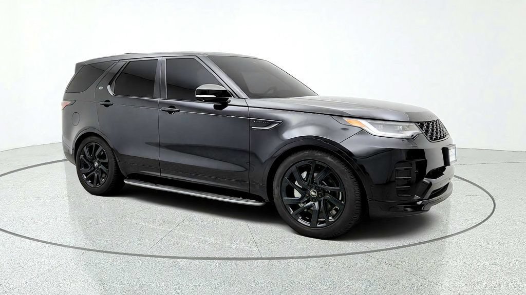 Used 2024 Land Rover Discovery Dynamic SE AWD/4WD image 3