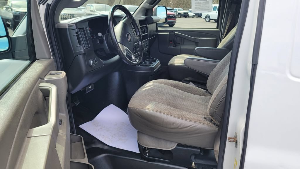 Used 2017 GMC Savana 2500 RWD image 19