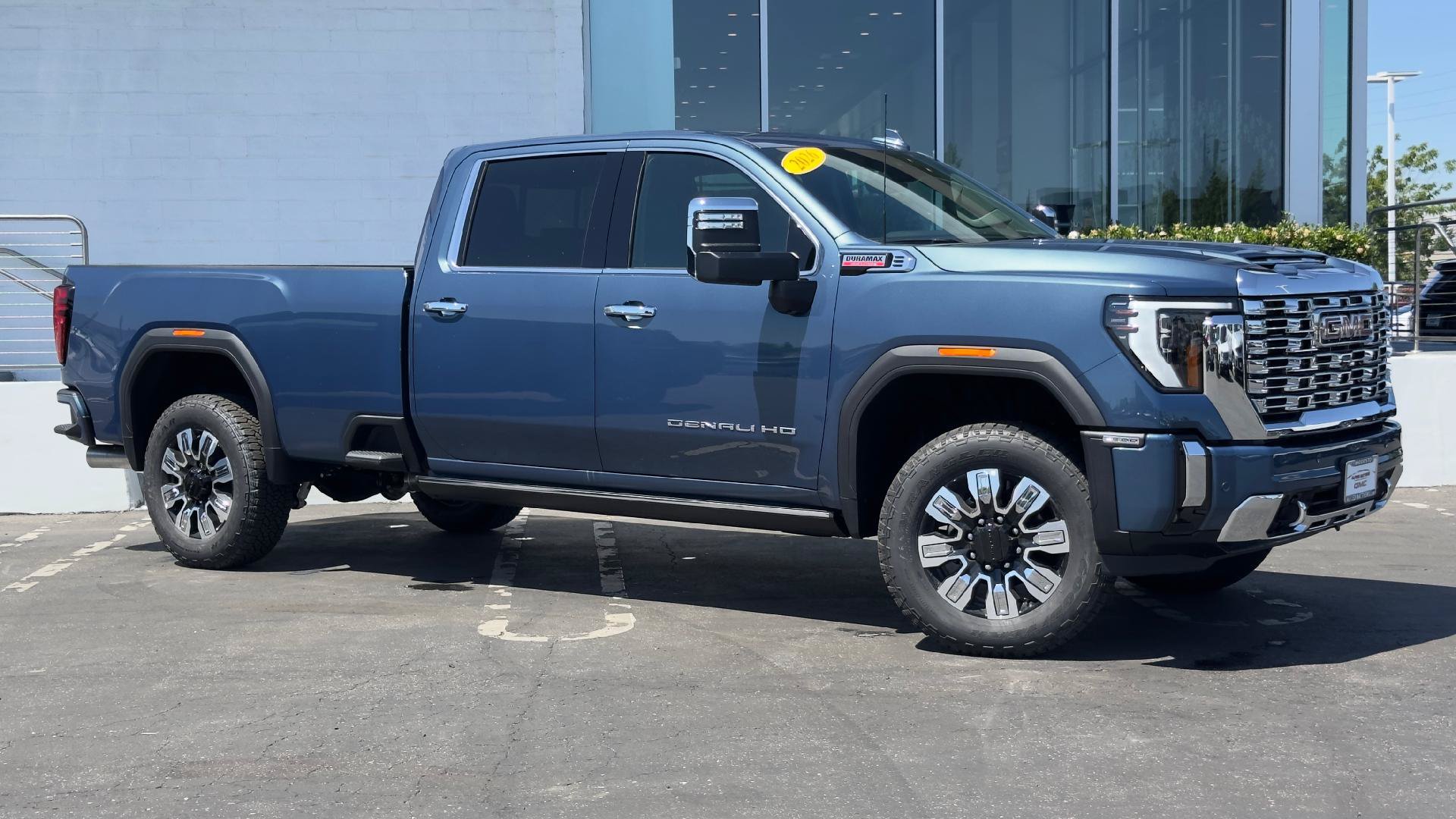 New 2026 GMC Sierra 3500 Denali w/ Denali Reserve Package AWD/4WD image 2