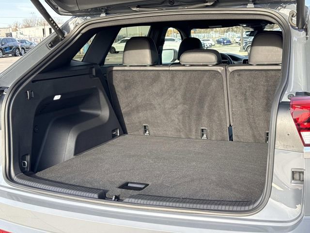 Certified 2025 Volkswagen Atlas Cross Sport SE image 5