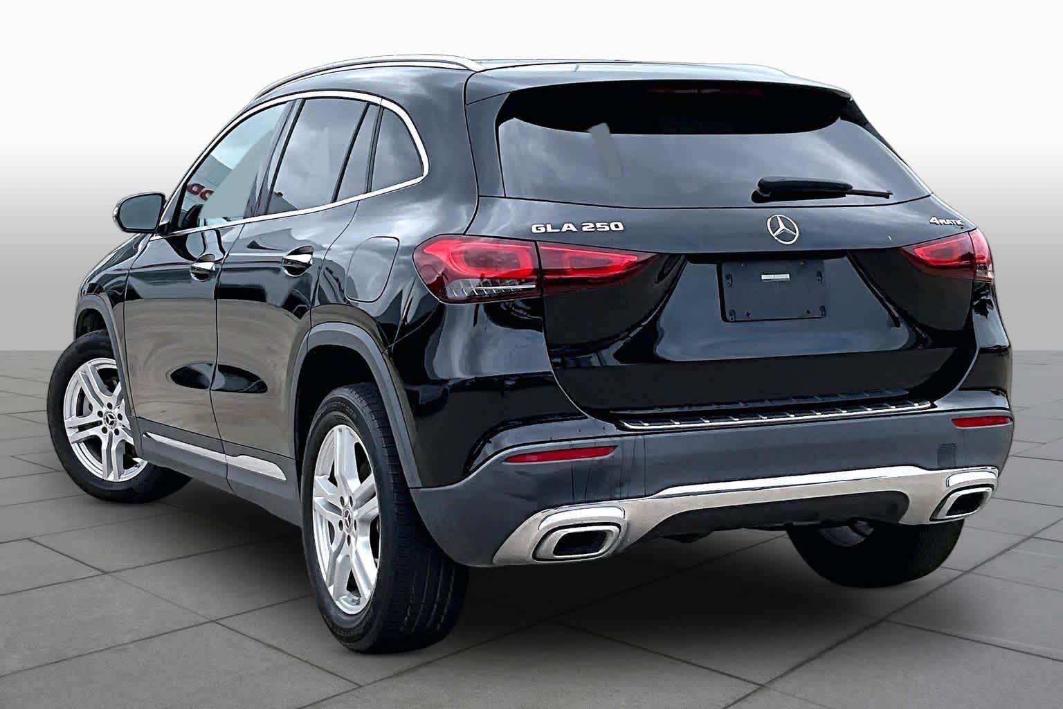 Used 2021 Mercedes-Benz GLA 250 4MATIC w/ Premium Package image 12