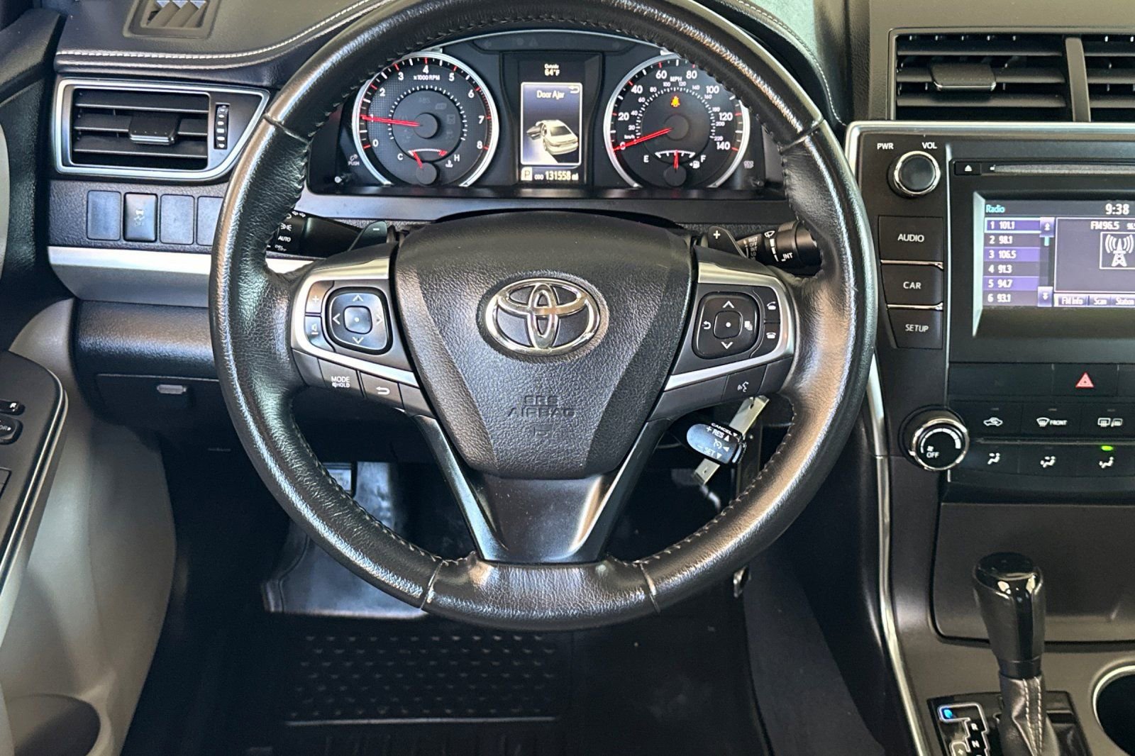 Used 2016 Toyota Camry SE image 11