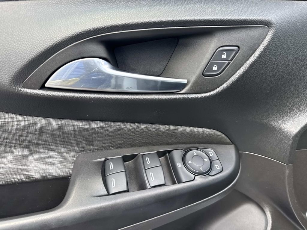 Certified 2025 Buick Envista Sport Touring FWD image 19