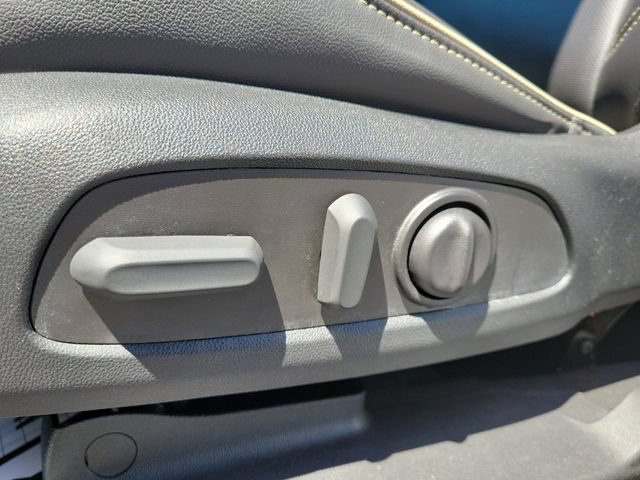 Used 2023 Chevrolet Traverse Premier FWD image 10