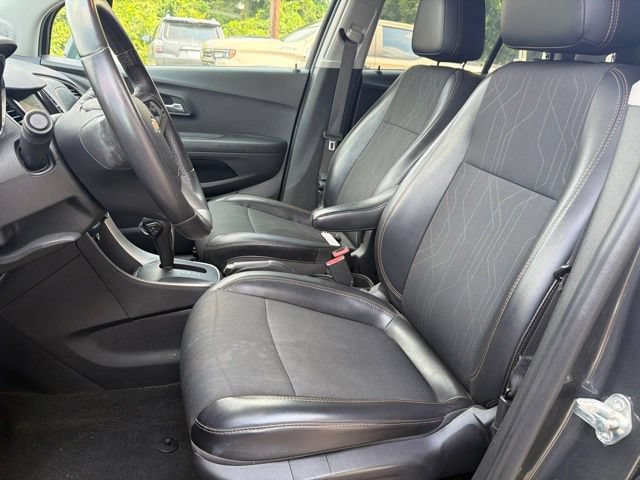 Used 2020 Chevrolet Trax LT w/ Driver Confidence Package FWD image 18