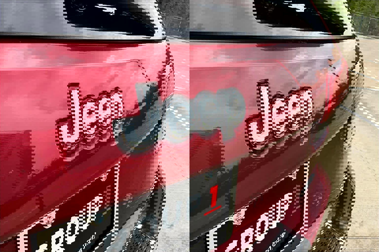 Used 2015 Jeep Grand Cherokee Limited w/ Luxury Group II image 29