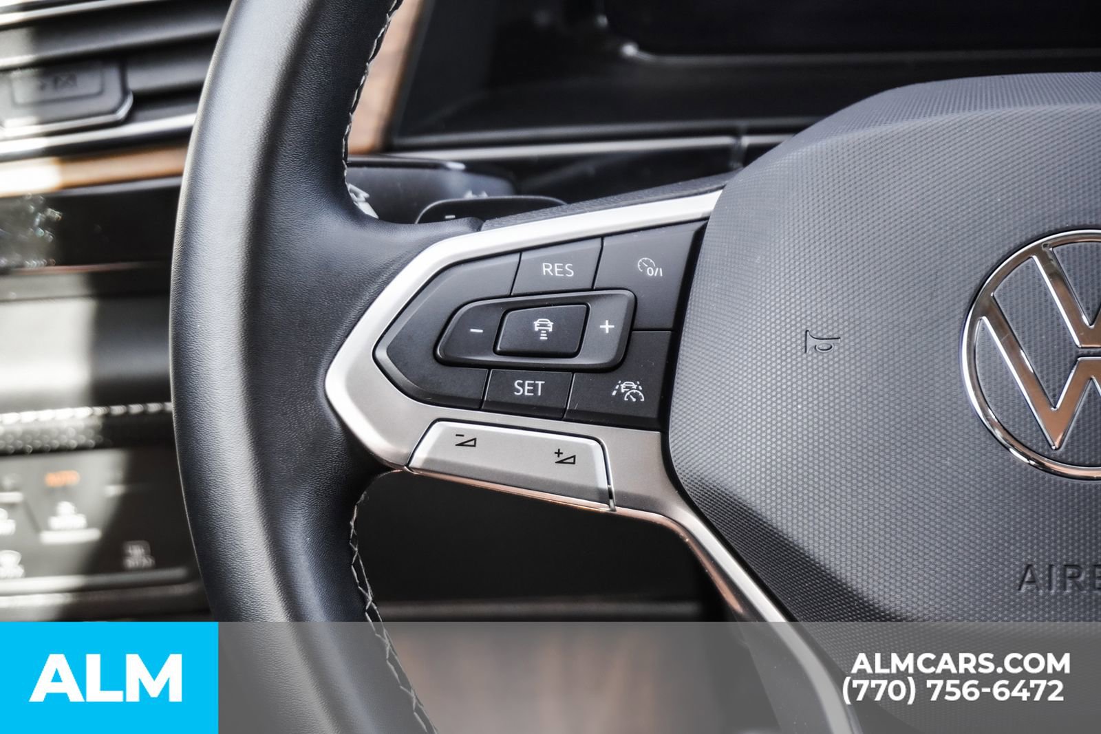 Used 2025 Volkswagen Atlas SE image 32