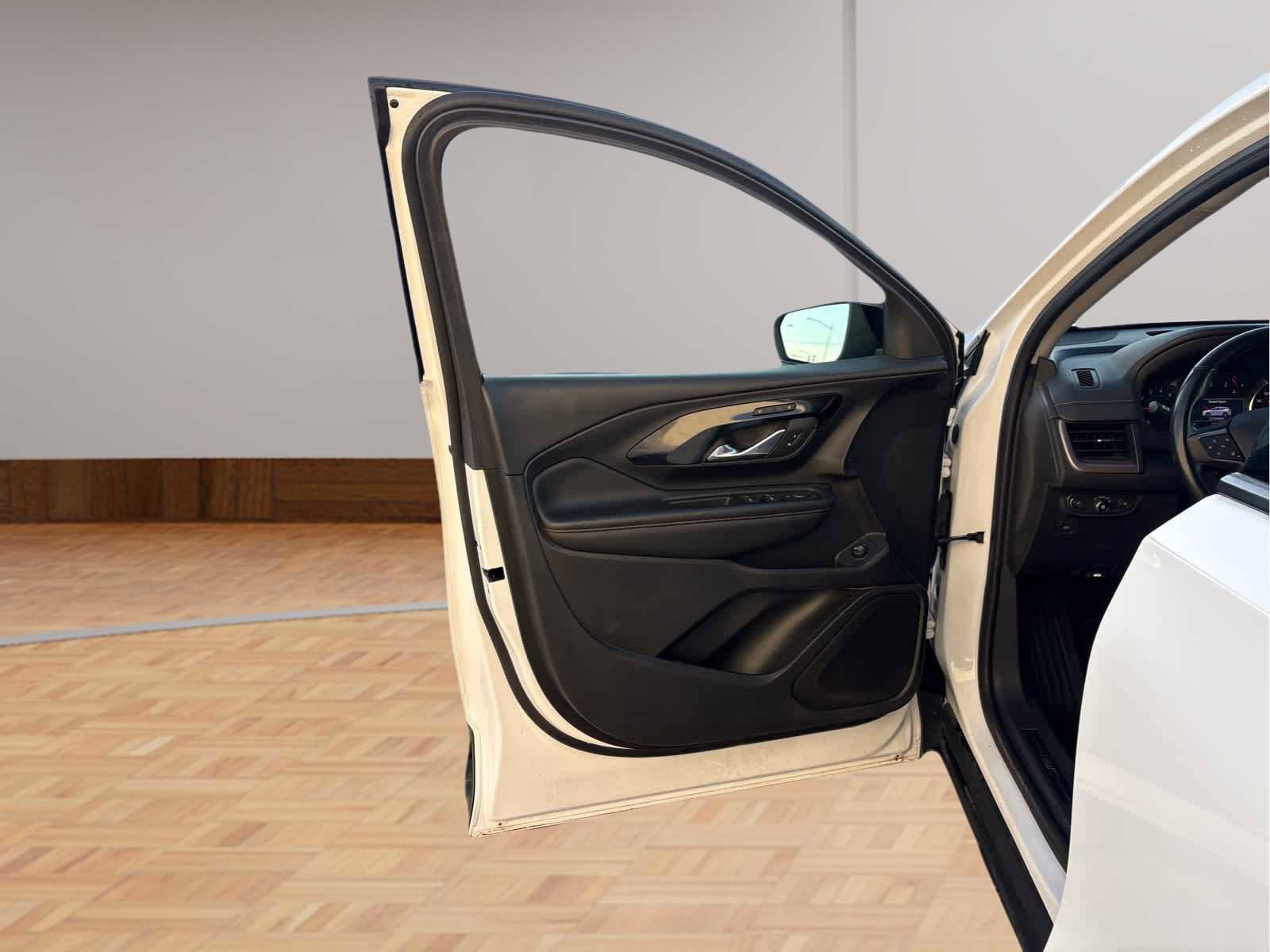 Used 2024 GMC Terrain AT4 image 9