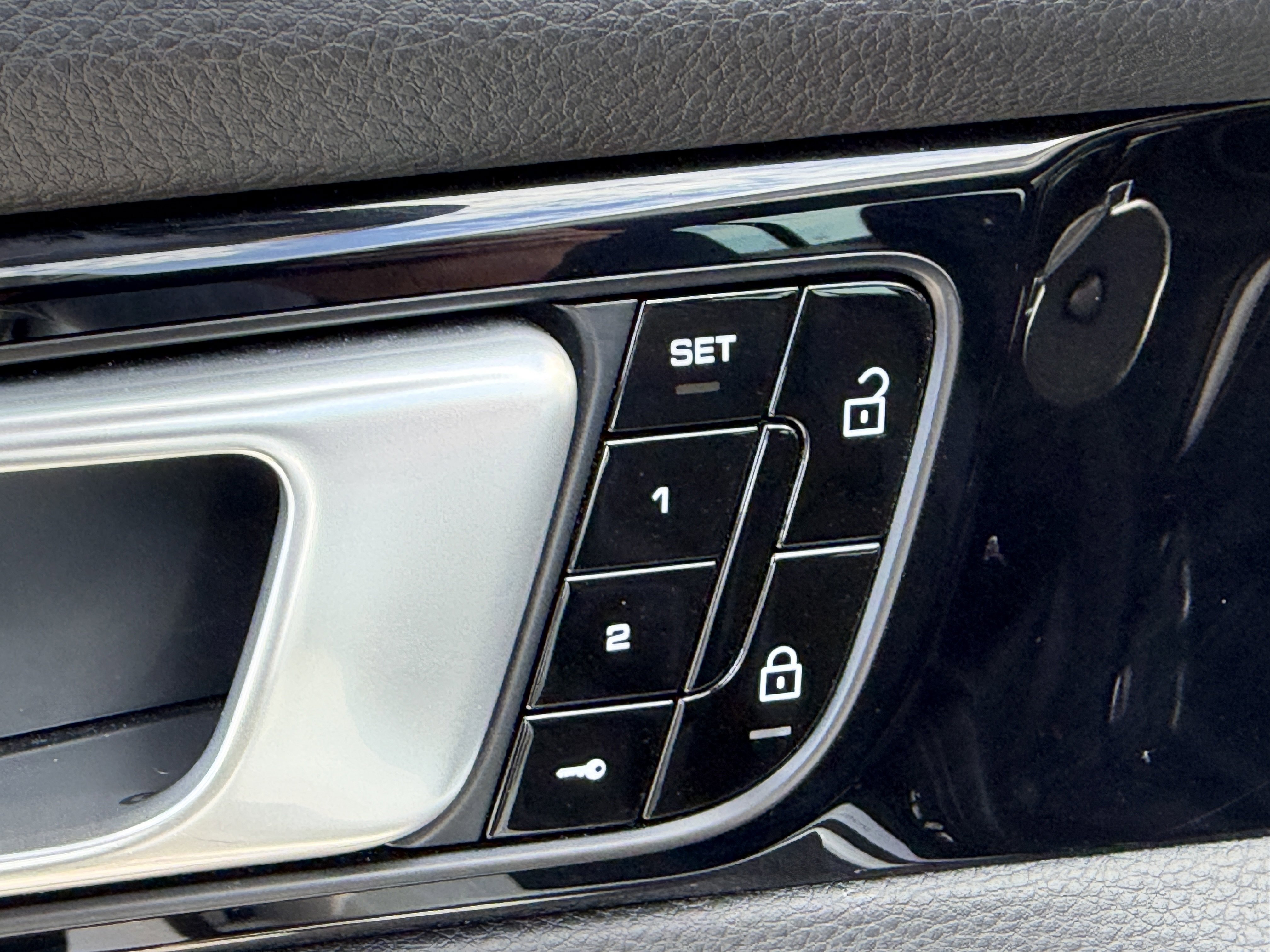 Certified 2020 Porsche Panamera image 24