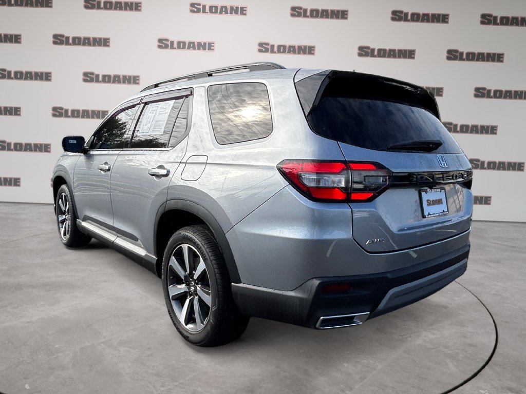 Certified 2025 Honda Pilot Touring image 3