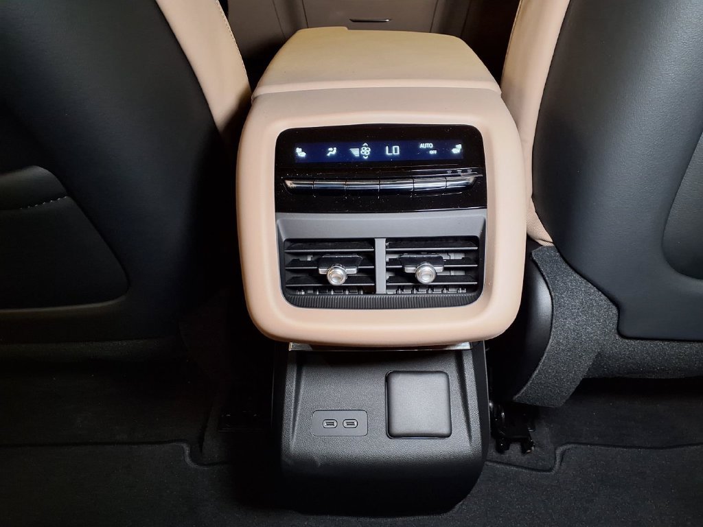 New 2026 Cadillac Lyriq Signature Luxury w/ Nappa Leather Package RWD image 13