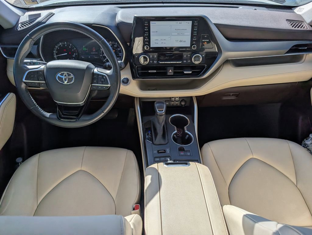Used 2020 Toyota Highlander XLE image 25